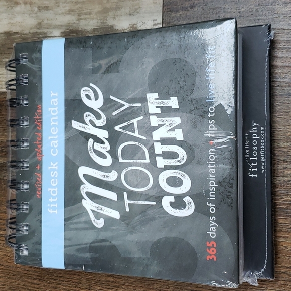 NEW in Plastic Fitlosophy Inspirational Desktop Calendar - Picture 1 of 2